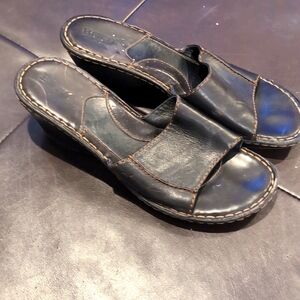 Born black soft leather wedge slide sz 10